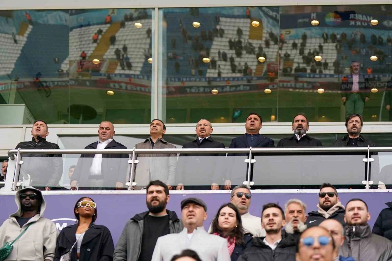 Mecnun Otyakmaz, Sivasspor Maçını Tribünden Takip Etti