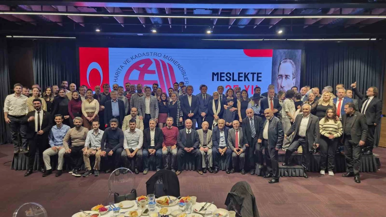 Meslekte 25 Yılını Dolduran Harita Mühendislerine Onur Plaketi