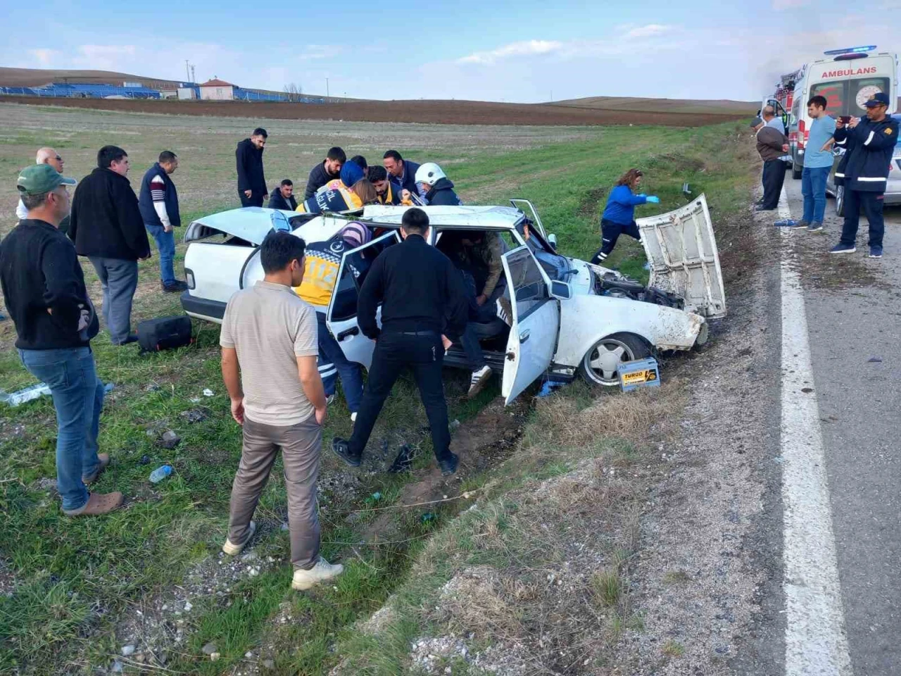 Tofaş marka otomobil takla attı 4 yaralı