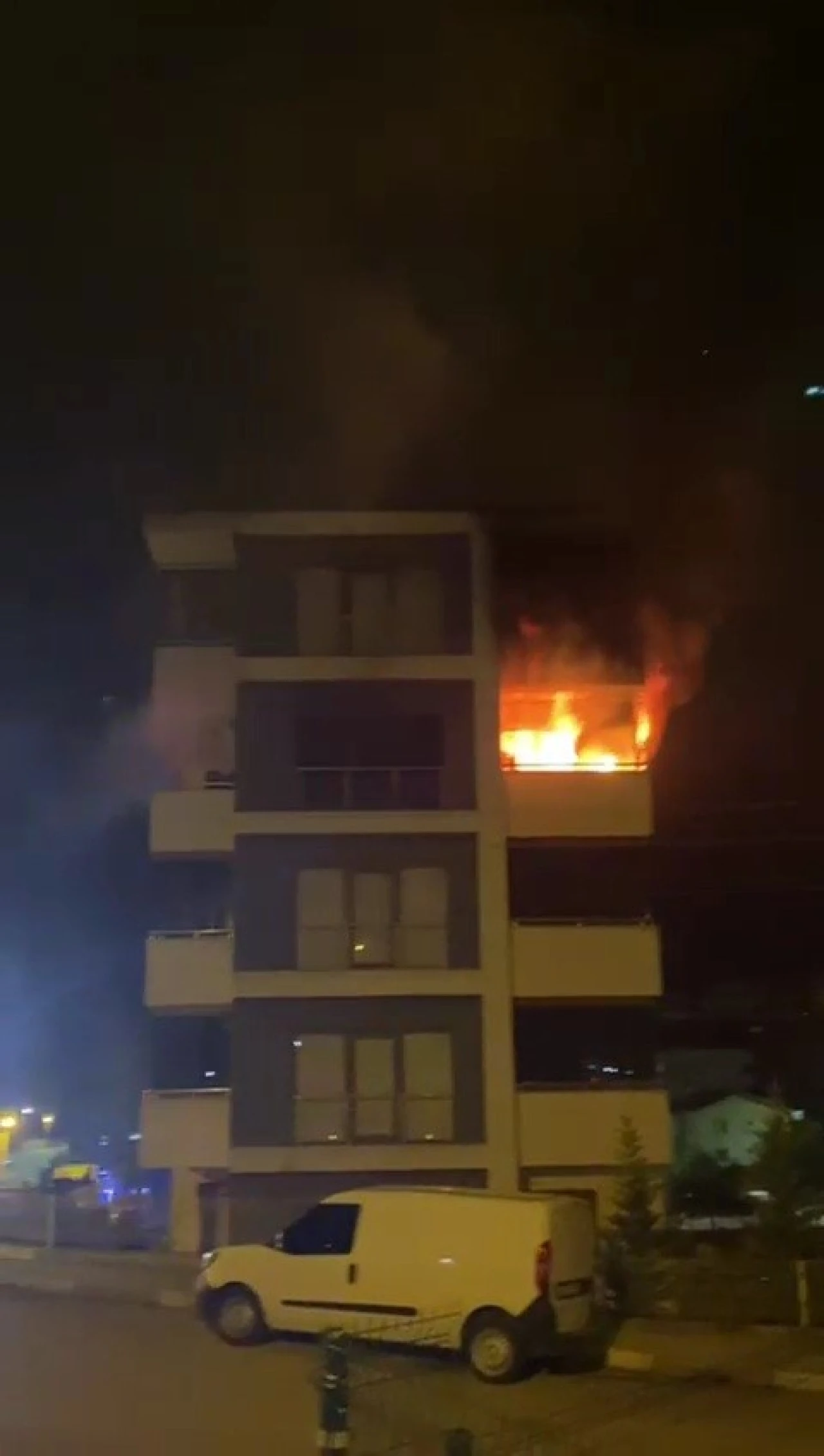 Oturduğu Daireyi Yakan Kadın Hakkında Gözaltı Kararı