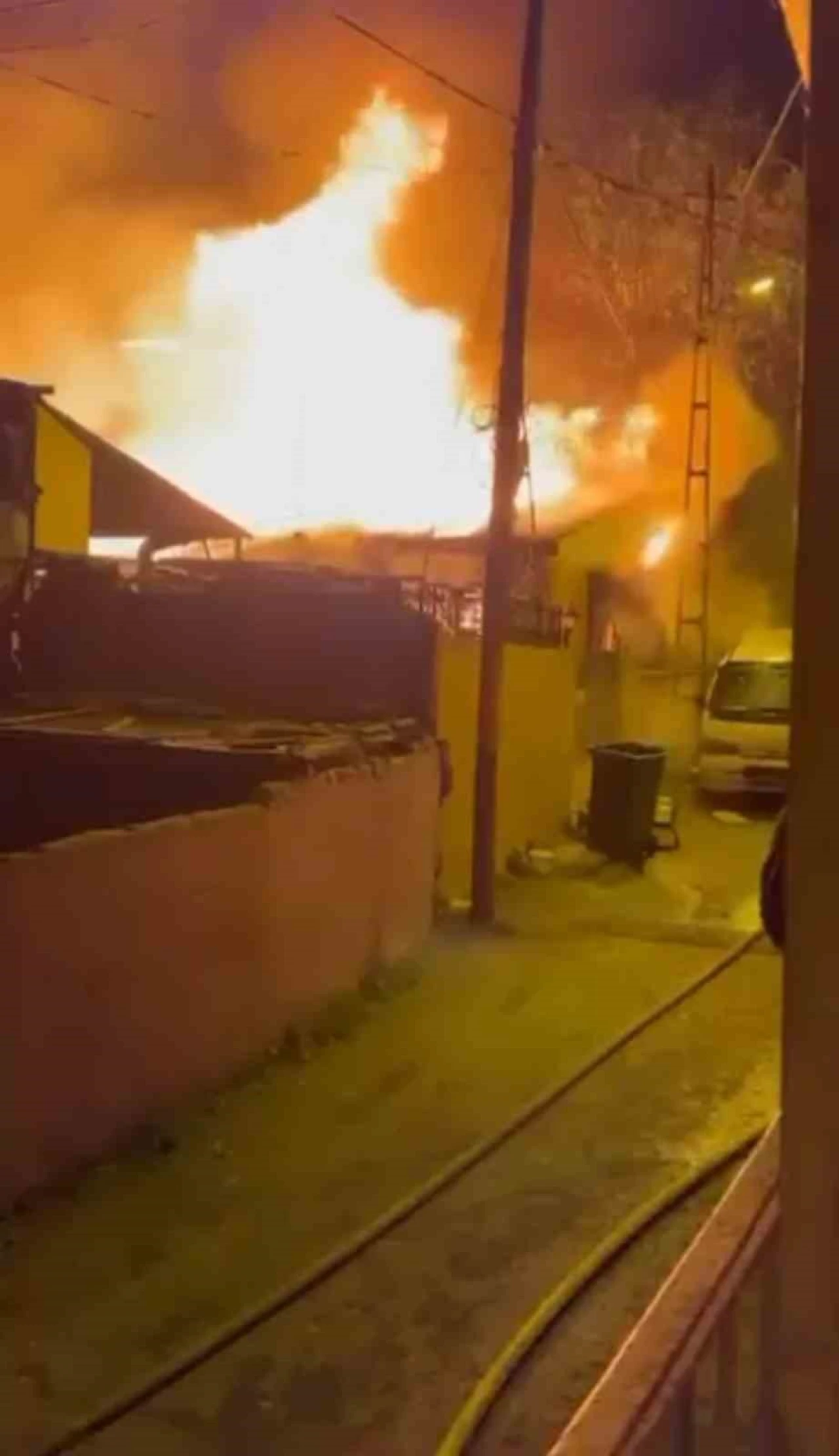 Sarıyer’de Gecekondu Yangını: Bir Kişi Yaralandı