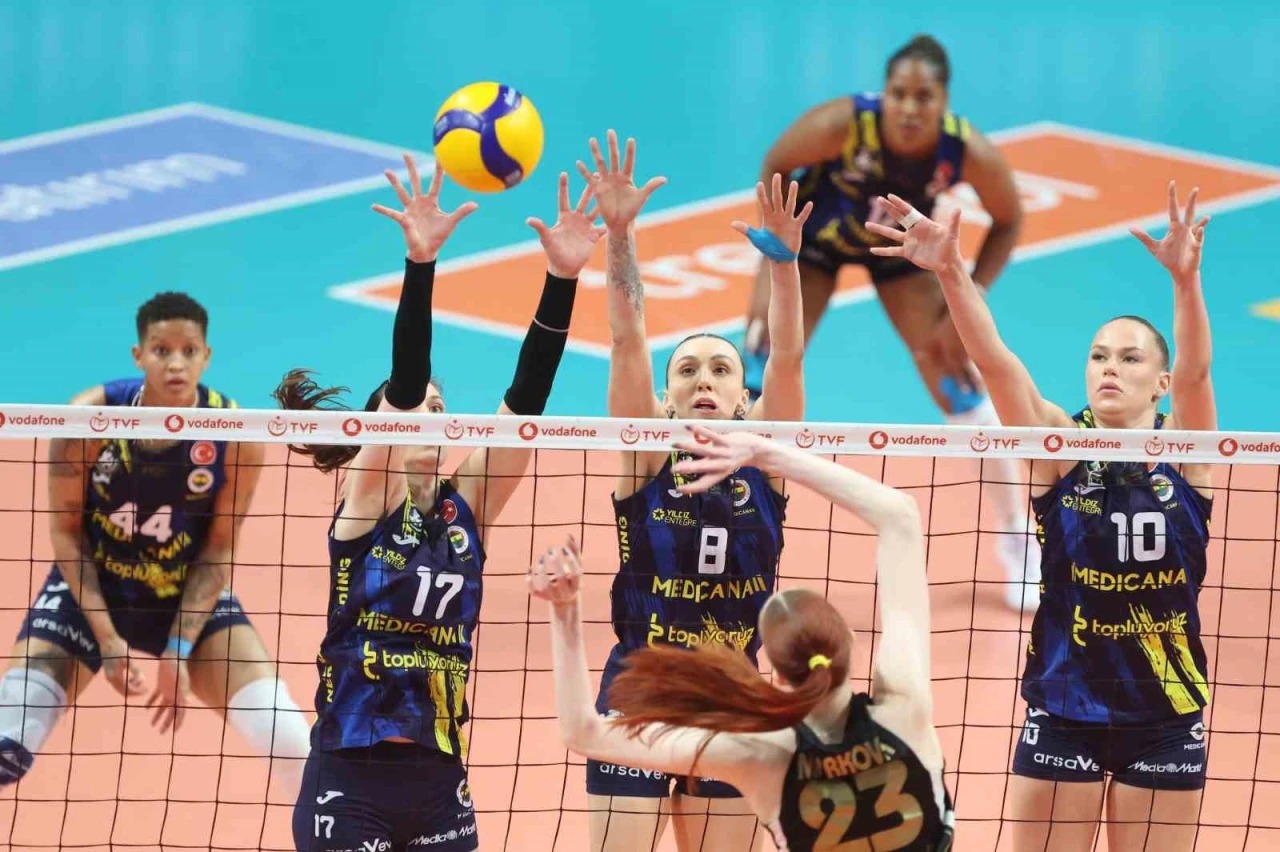 VakıfBank, Fenerbahçe’yi 3-1 Yenerek Seride Öne Geçti