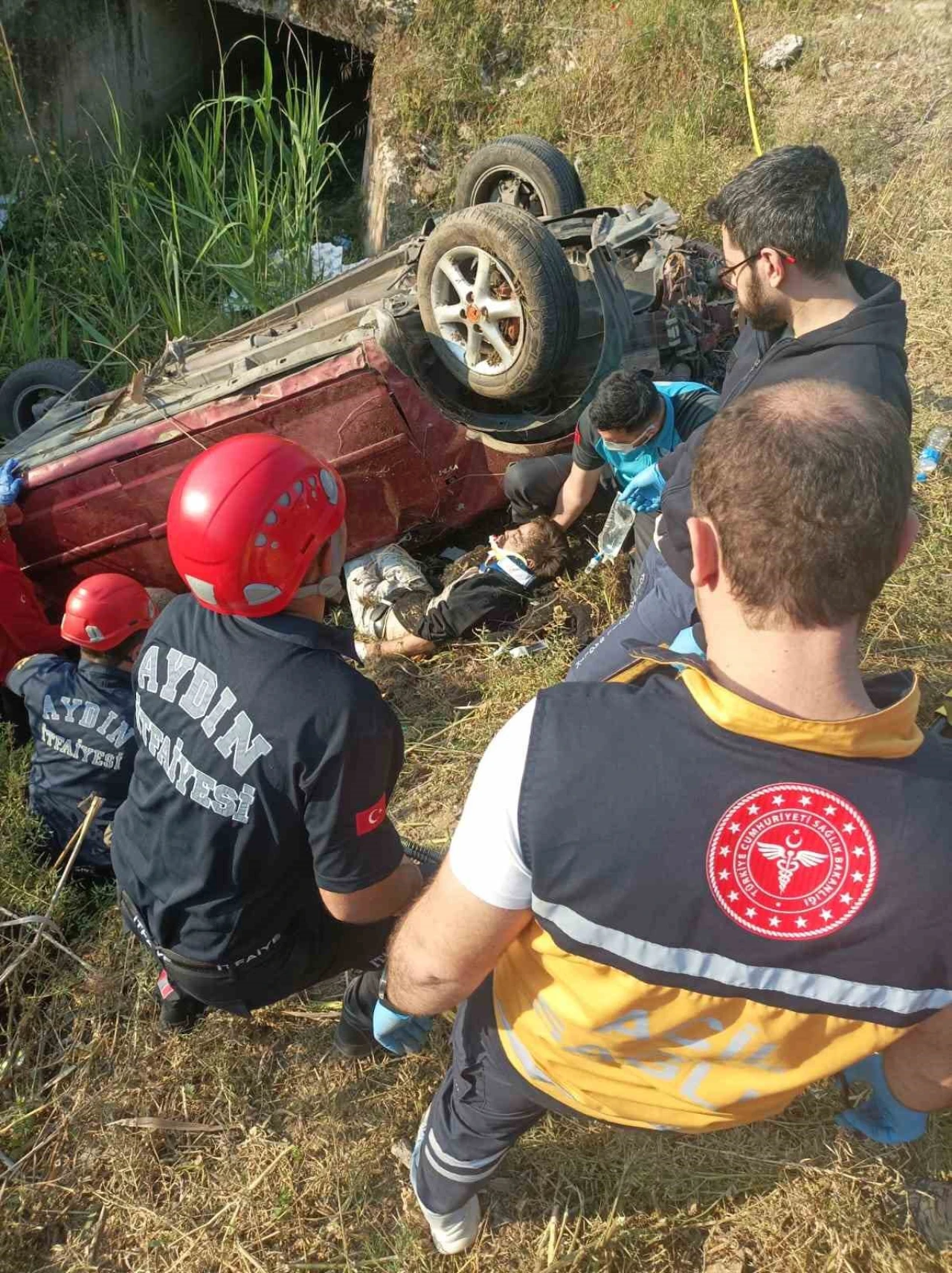 Feci Kaza Araç Takla Atarak Kanala Uçtu