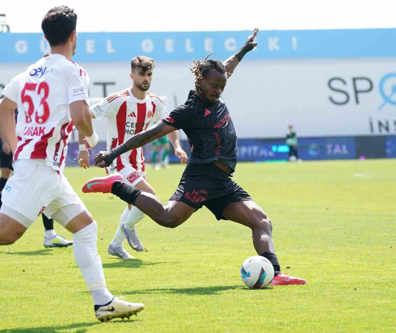 Ümraniyespor ve Pendikspor 0-0 Berabere Kaldı