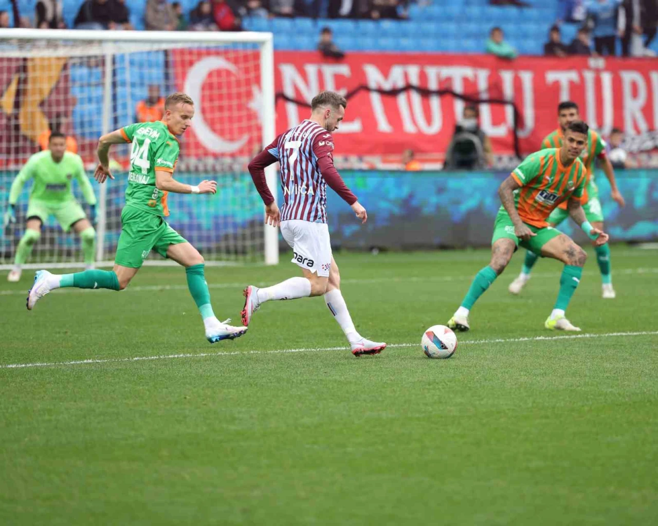 Trabzonspor, Alanyaspor’u 4-3 Mağlup Etti