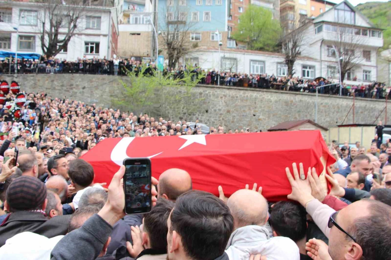 Volkan Konak Son Yolculuğuna Alkışlarla Uğurlandı