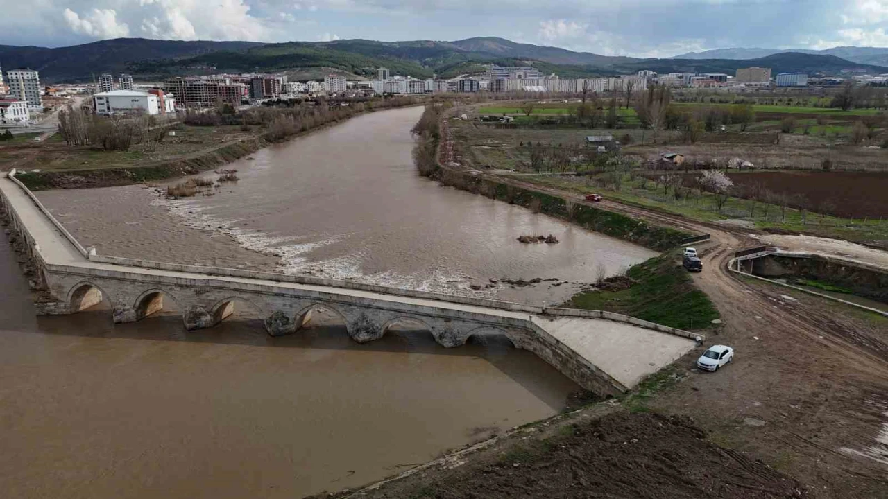 Sivas’ta Yağışlar Çiftçiyi Sevindirdi: Verim Umudu Arttı