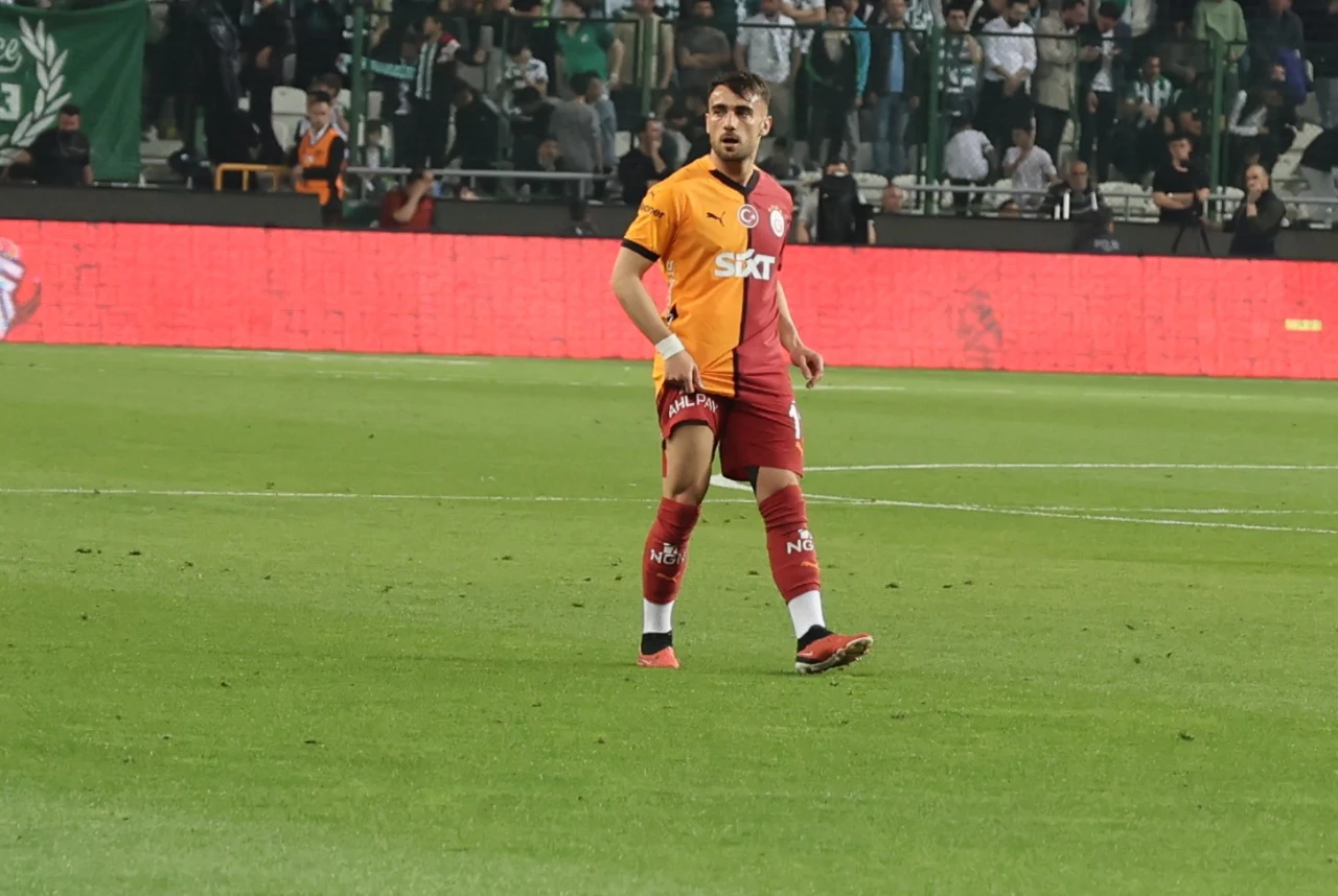 Yunus Akgün’den 100. Maç