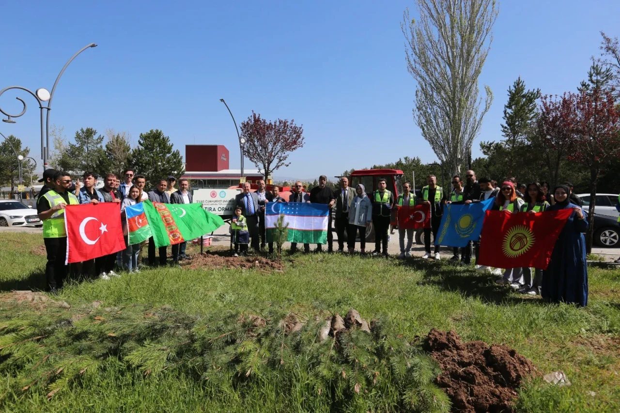 Sivas Cumhuriyet Üniversitesi’nde Türk Dünyası Temalı Fidan Dikim Etkinliği