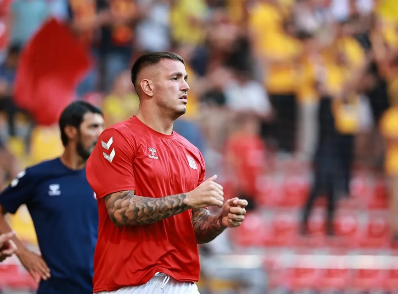 Sivasspor’un Yıldızı Rey Manaj Arnavutluk Yolcusu