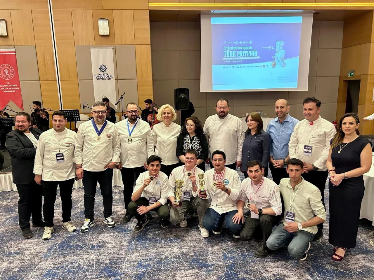 SCÜ Gastronomi Öğrencileri Arslantepe Yemek Yarışması’ndan Ödüllerle Döndü