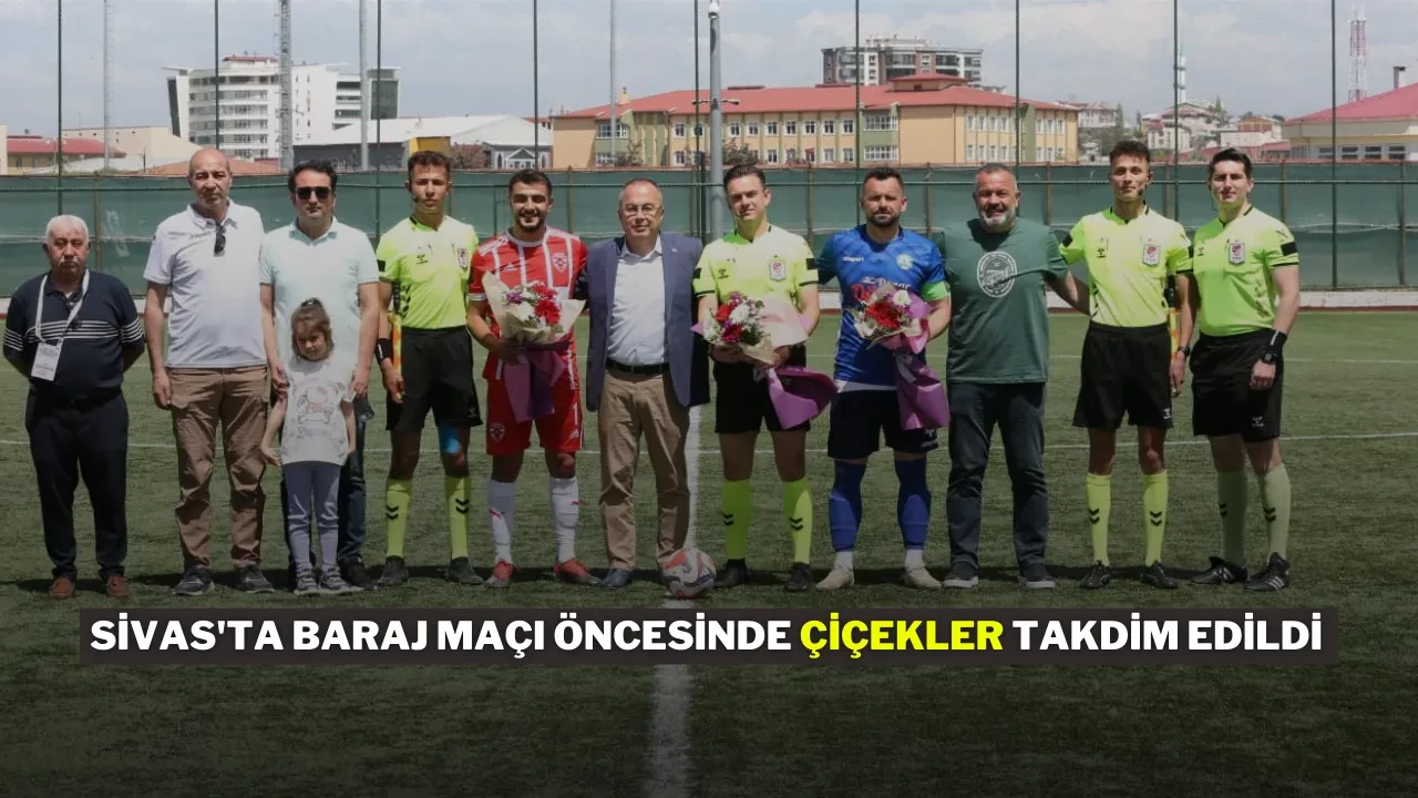 Sivas'ta Baraj Maçı Öncesinde Çiçekler Takdim Edildi