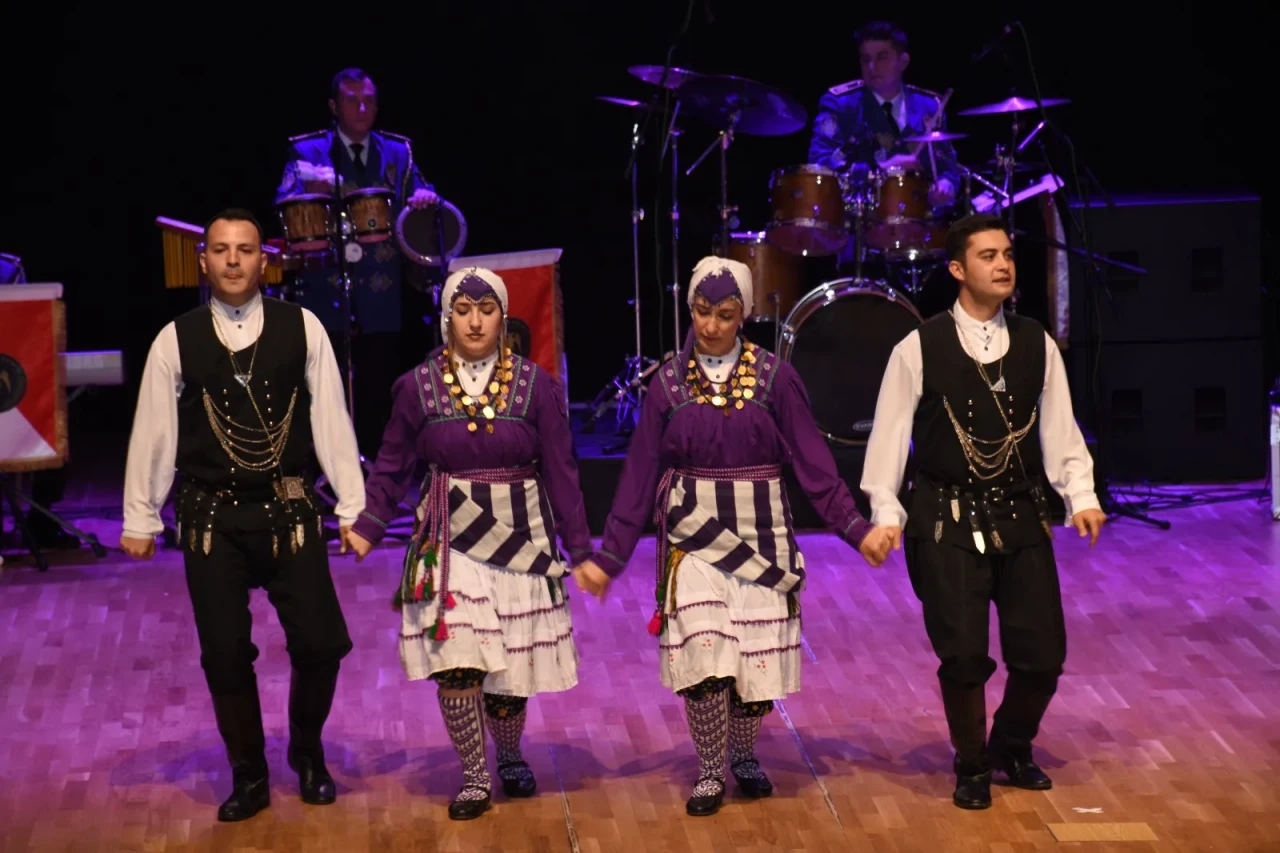 Polis Armoni Orkestrası Sivas'ta Sahne Aldı