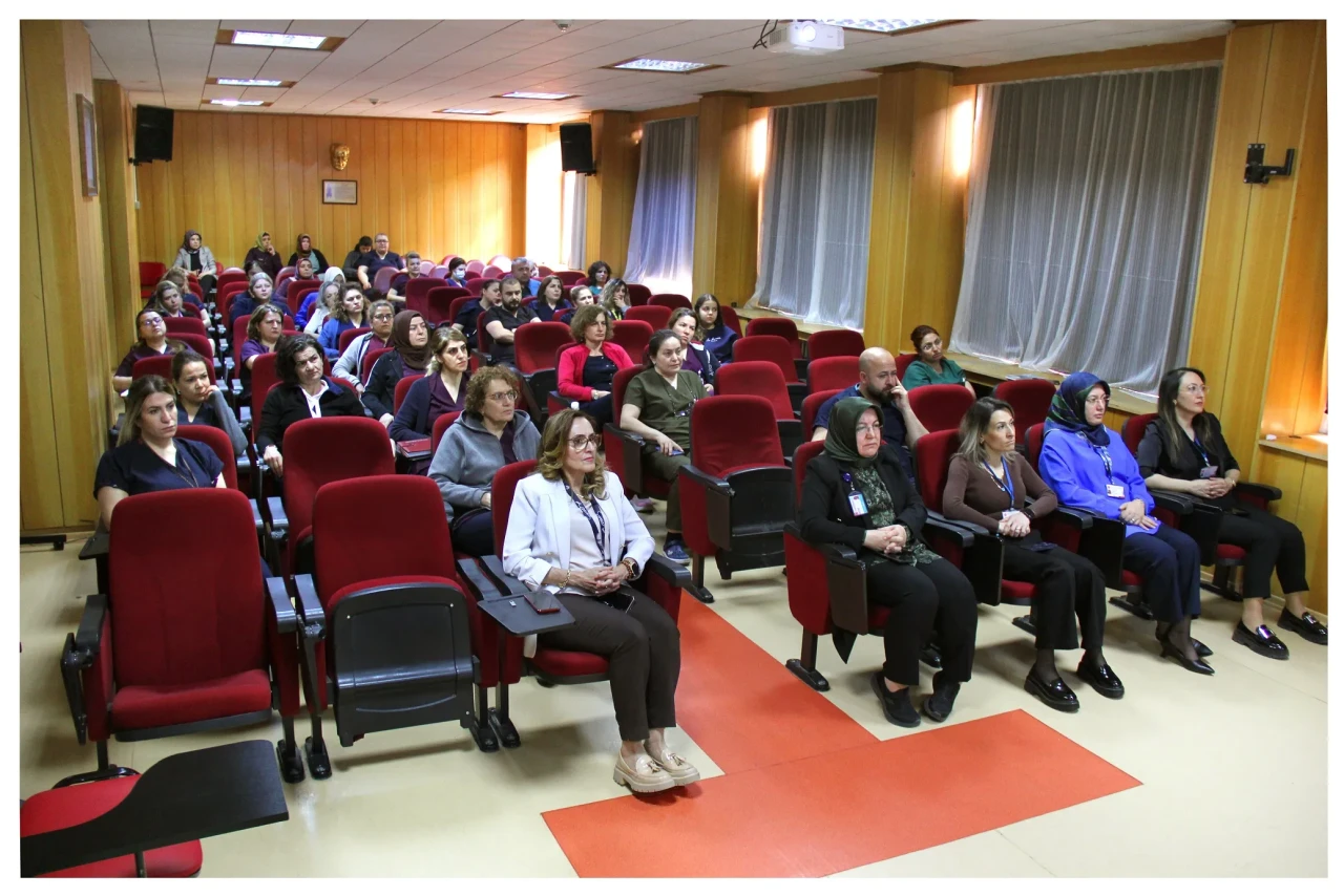 Sivas Cumhuriyet Üniversitesi Hastanesinde Sağlıkta Kalite Eğitimi Düzenlendi