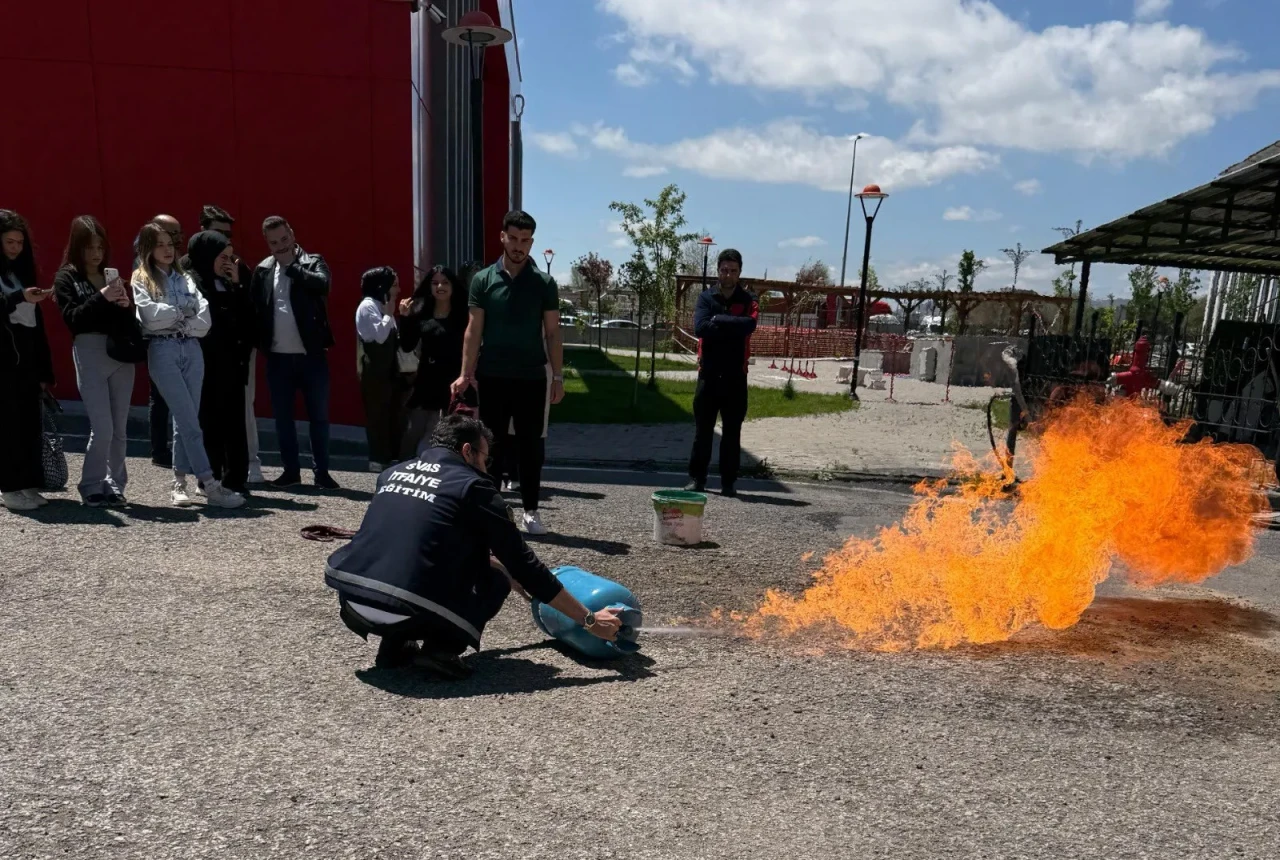SCÜ İmranlı MYO Öğrencilerine AFAD ve İtfaiye Alanında Teknik Gezi Düzenlendi