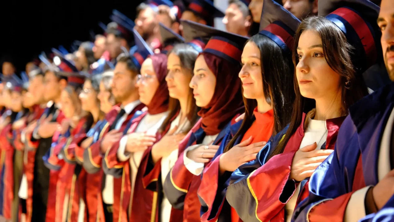 Sivas Cumhuriyet Üniversitesi’nde İlk Mezuniyet Töreni Gerçekleşti