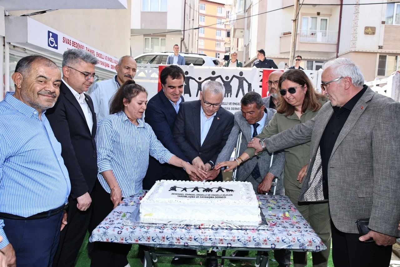 Sivas’ta Engelliler Haftası ve Dernek Yıl Dönümü Birlikte Kutlandı