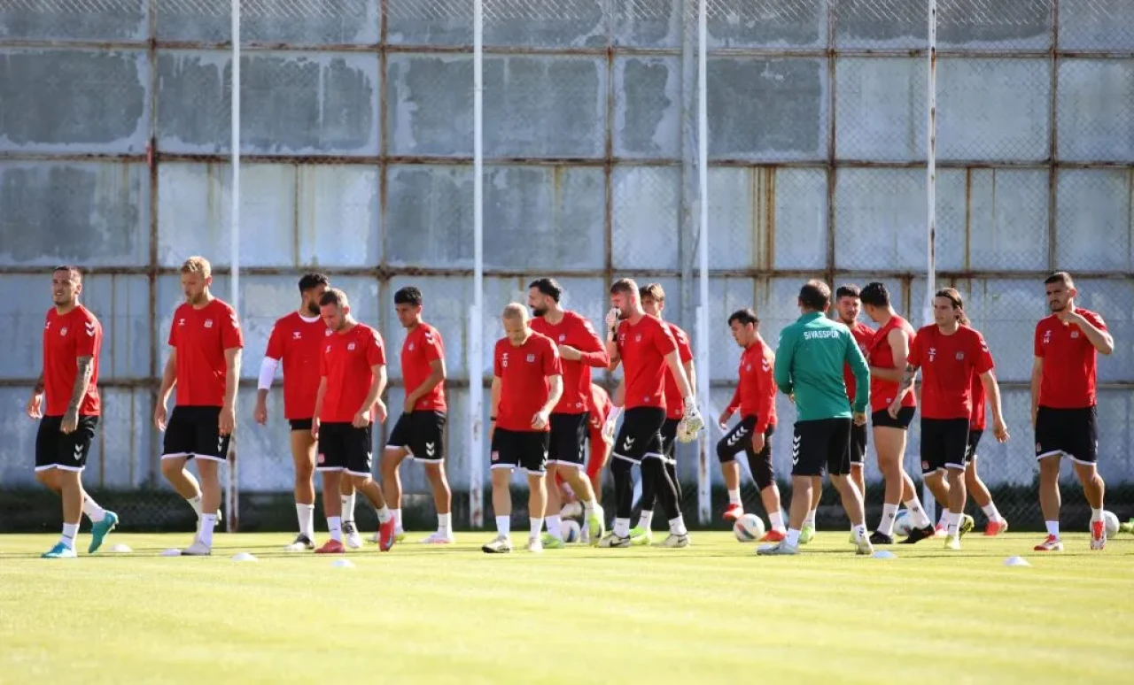 Sivasspor'da Rey Manaj Belirsizliği Son Buldu!