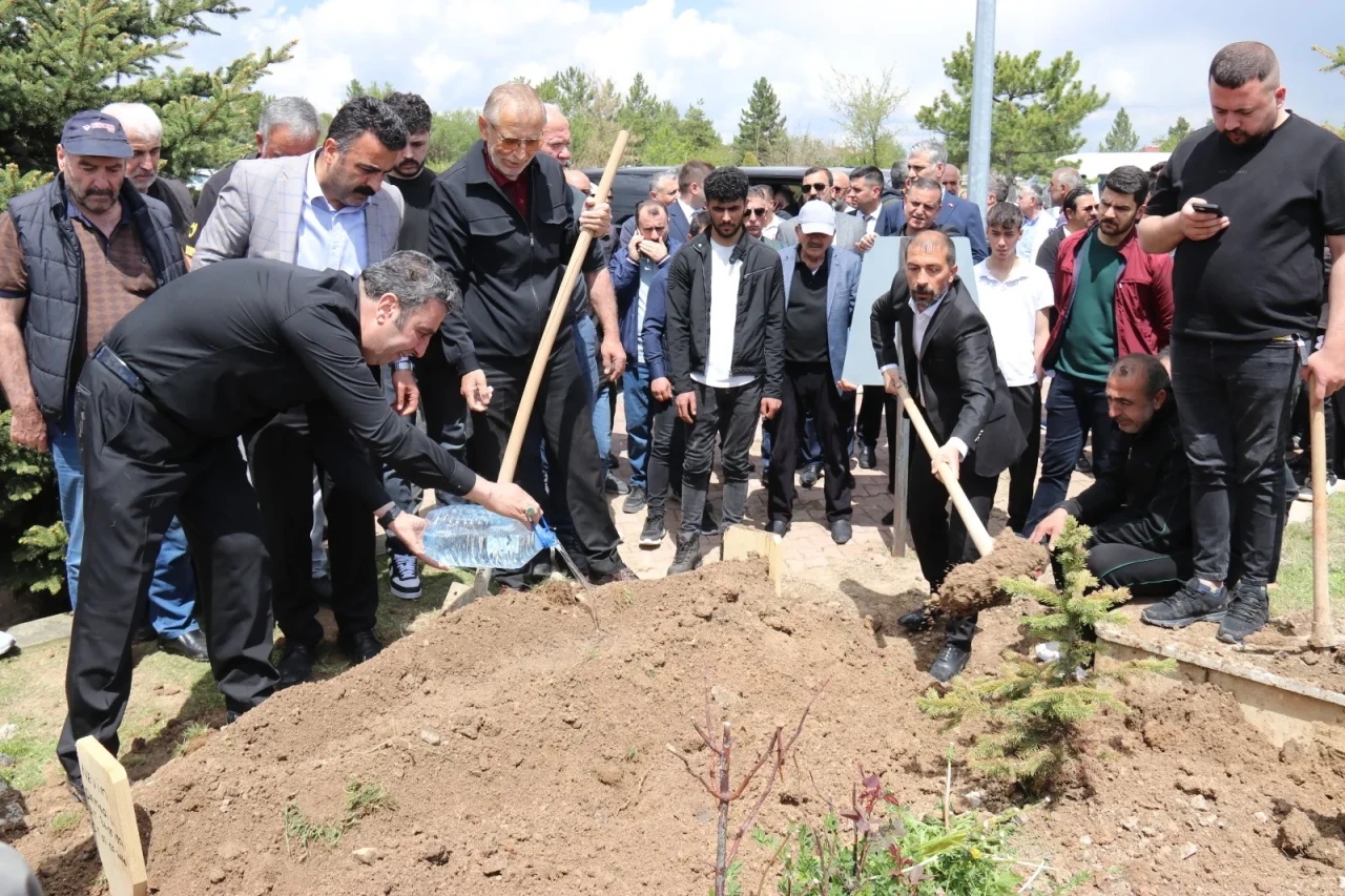 SESOB Başkanı Hakan Demirgil’in Annesi Nevim Demirgil Son Yolculuğuna Uğurlandı