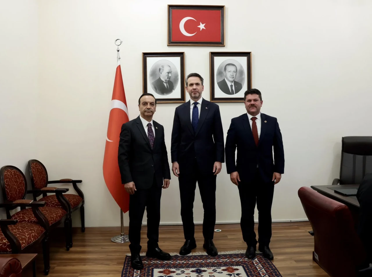MHP Sivas Milletvekili Özyürek Bakan Bayraktar'ı Ziyaret Etti