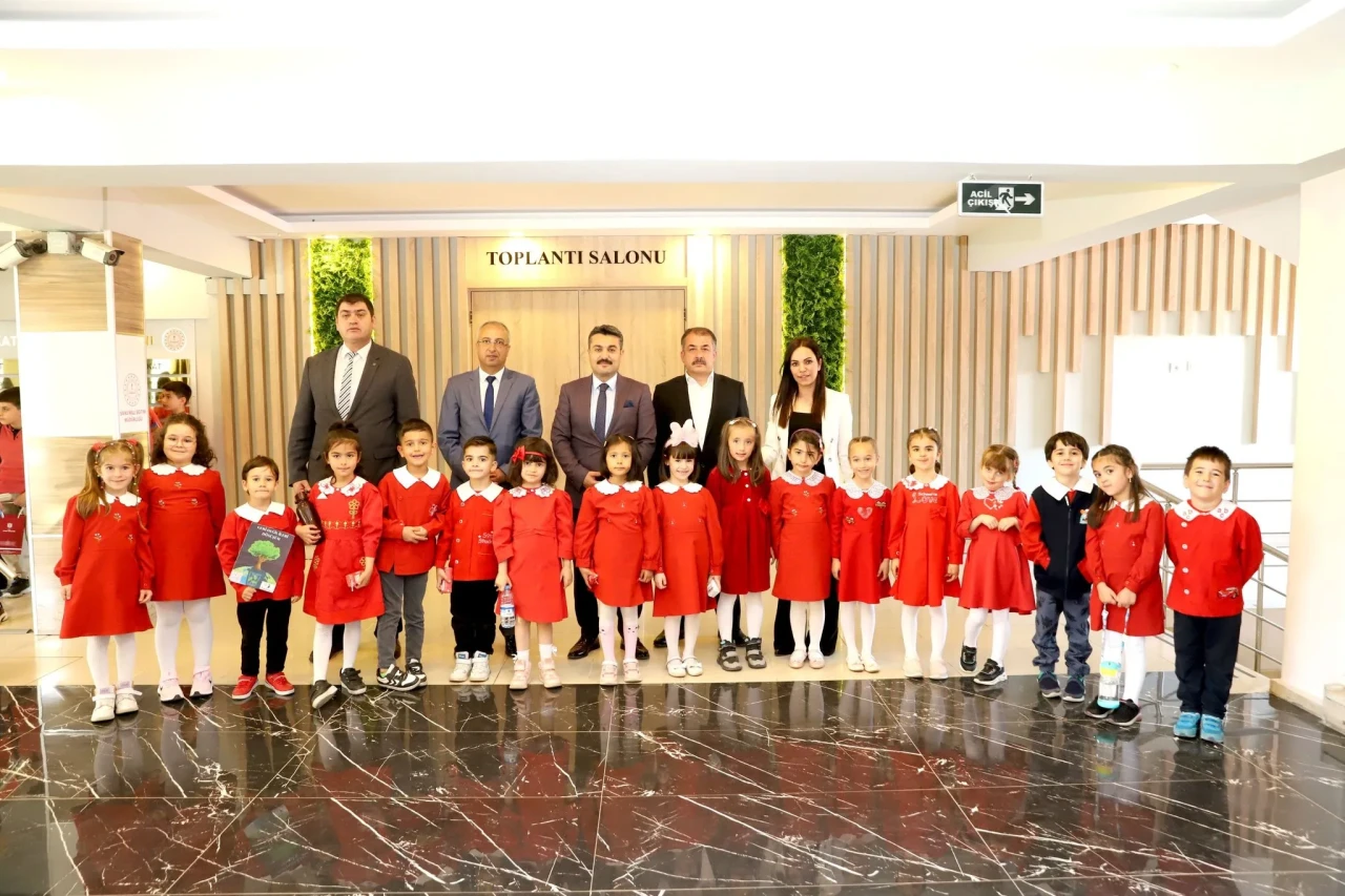 Sivas'ta Minik Ellerden Büyük Fikirler: Atıklar Sanata Dönüştü