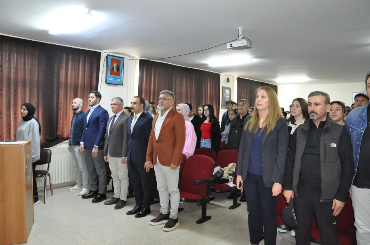 Gemerek MYO’da “Finansal Gelişmeler Işığında Temel ve Teknik Analiz” Konferansı Düzenlendi