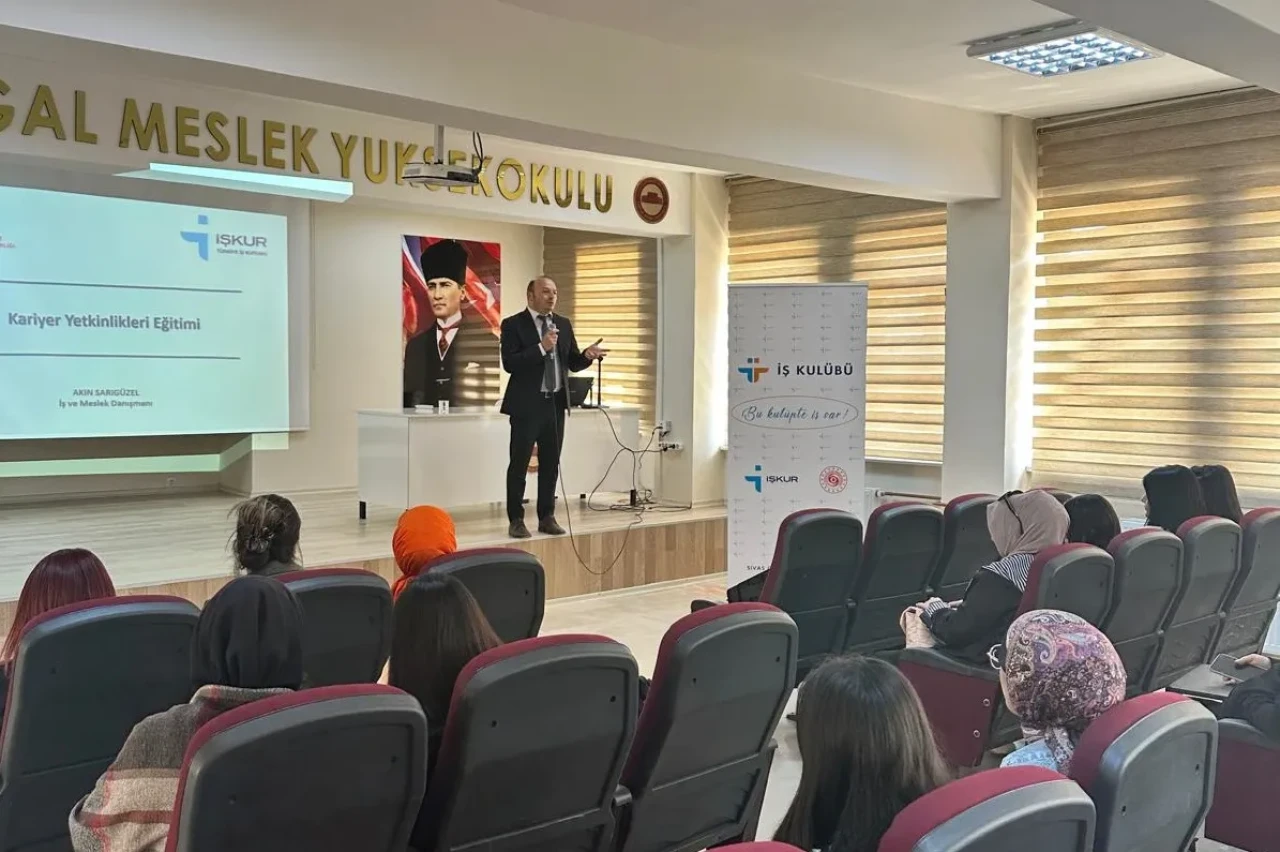 Kangal MYO’da Aile, Kariyer ve Afet Bilinci Eğitimi