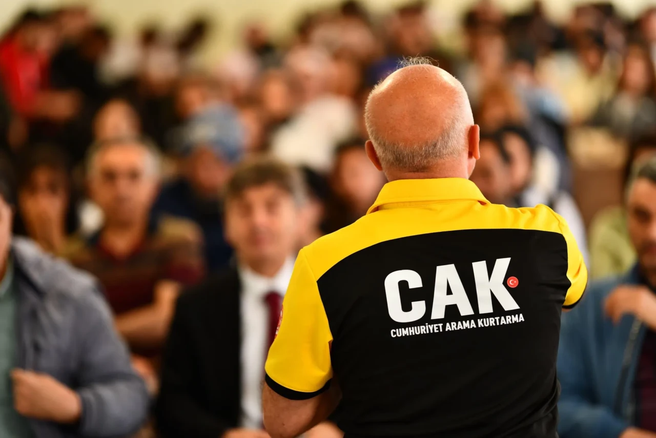 Sivas Cumhuriyet Üniversitesi’nden Şarkışla’daki Öğrencilere Afet Bilinci Eğitimi