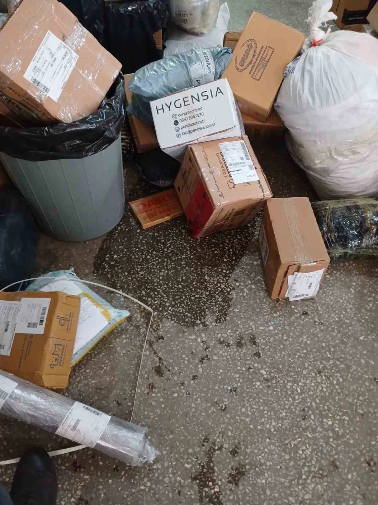 PTT Şubesinde Kargolar Islandı: Vatandaşlar Çözüm Bekliyor