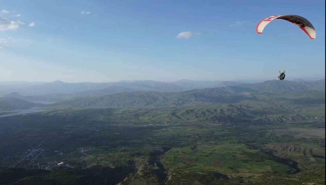 Akıncılar’da Yamaç Paraşütü Sezonu Açıldı