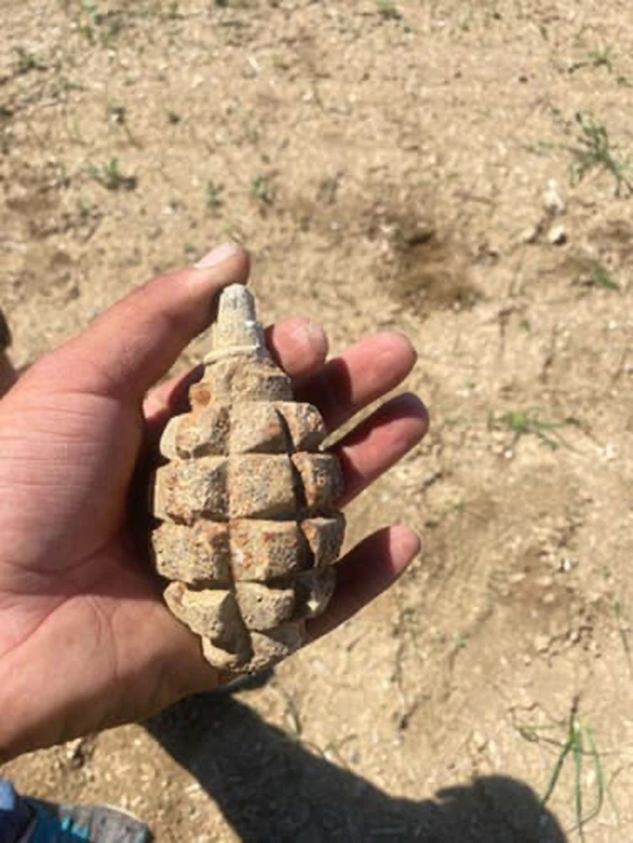 1 Asırlık Patlamamış El Bombası Ele Geçirildi