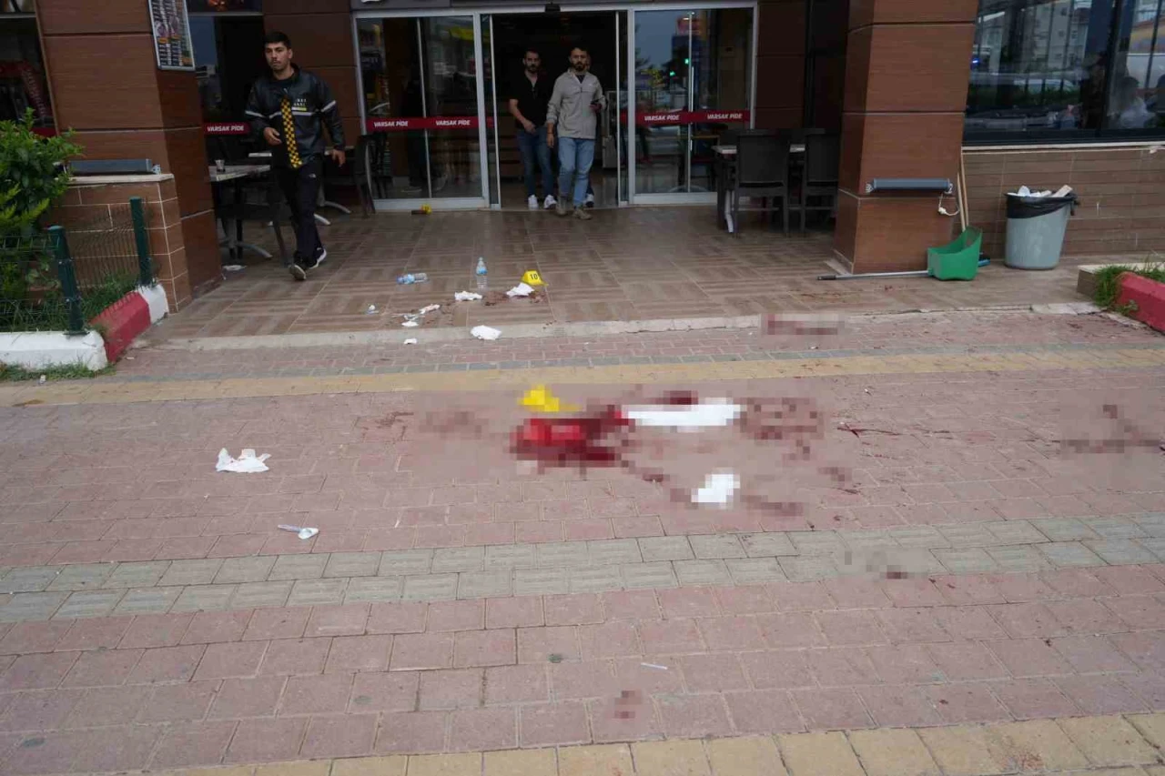 Antalya'da Silahlı ve Bıçaklı Kavgada 4 Kişi Yaralandı