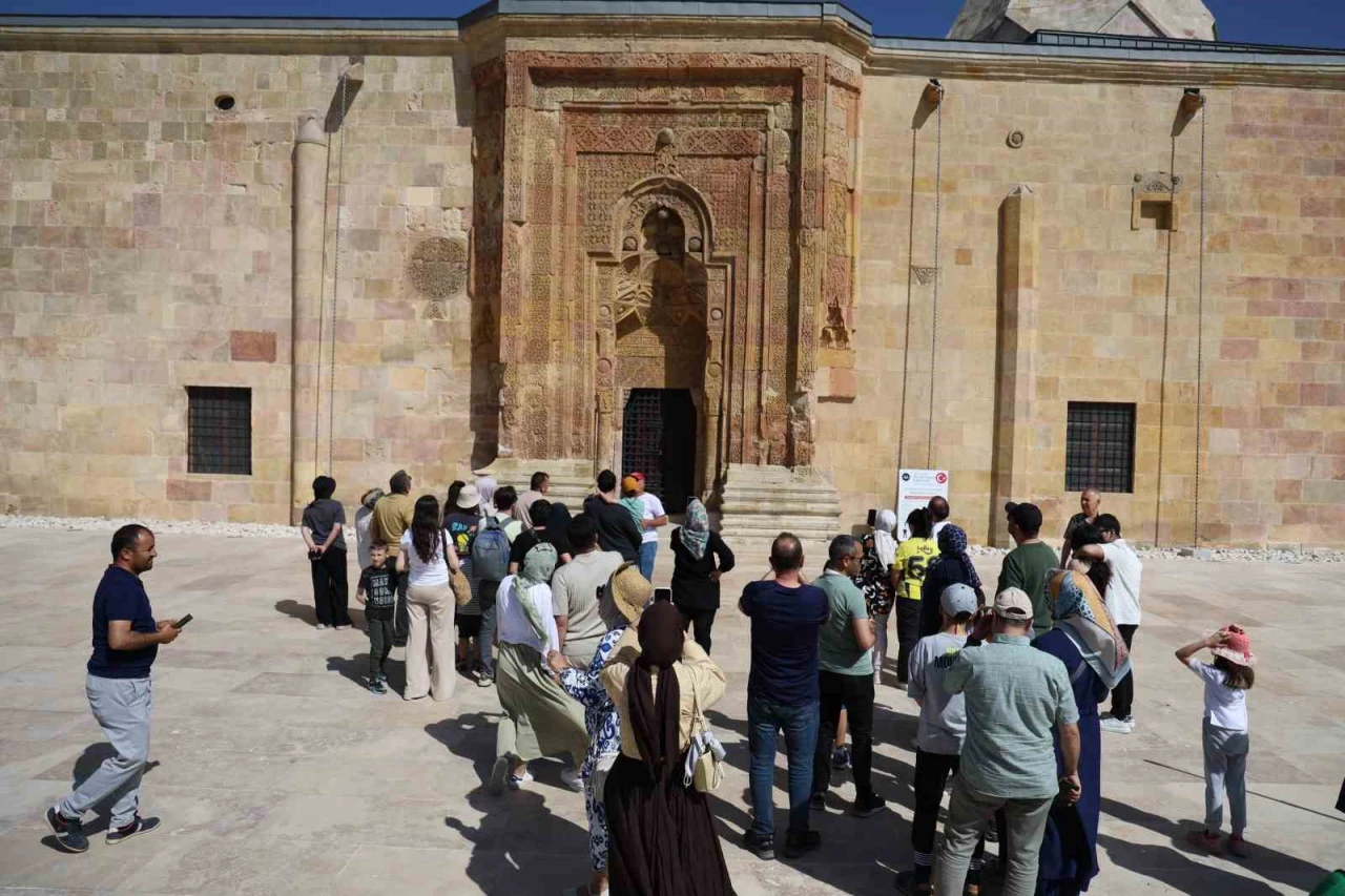 Divriği Ulu Cami’nin gizemli gölge oyunu yeniden ortaya çıktı