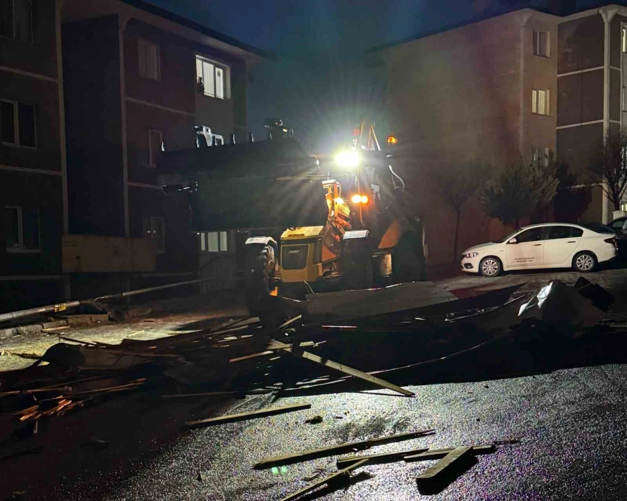 Fırtına sonrası temizlik seferberliği