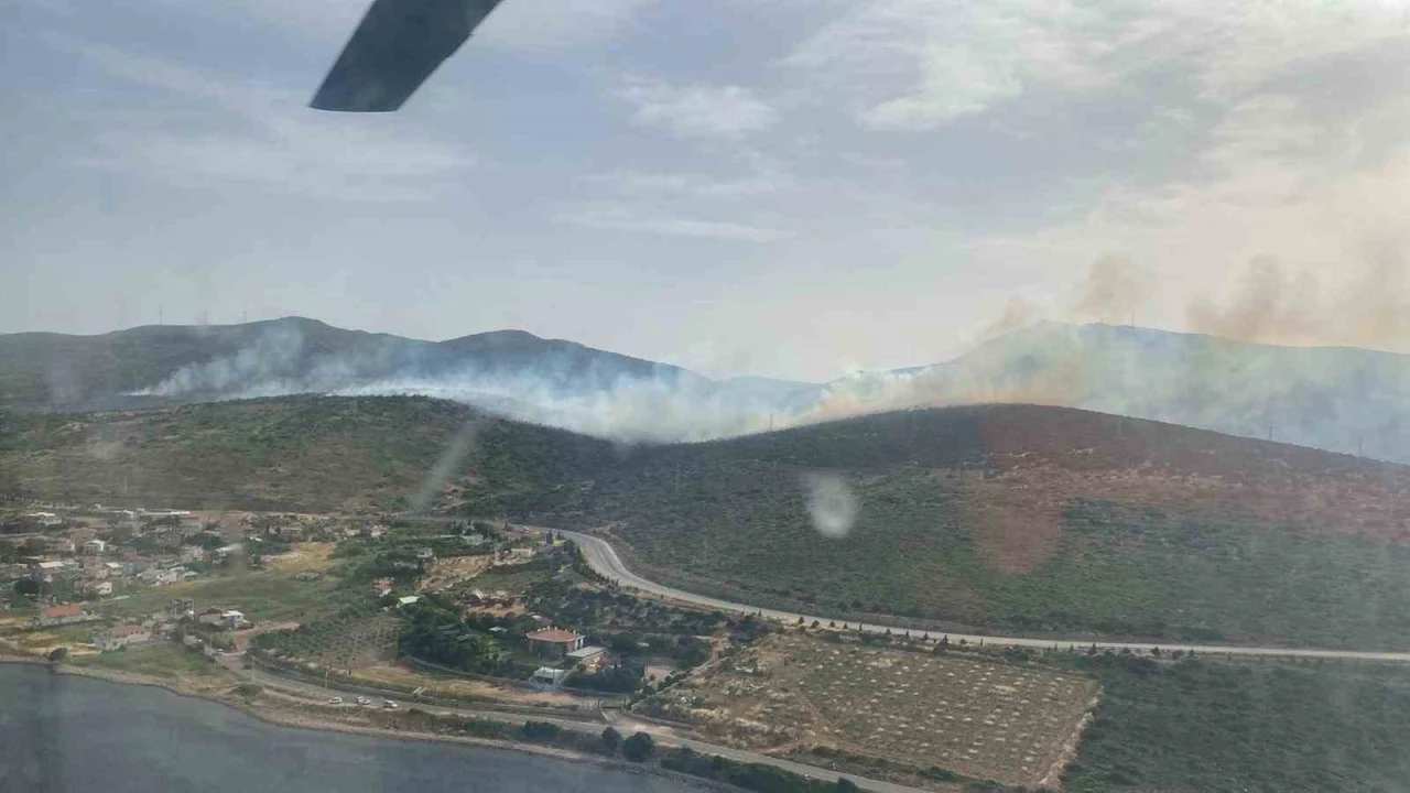 İzmir Urla’da Makilik Alanda Çıkan Yangına Müdahale Sürüyor
