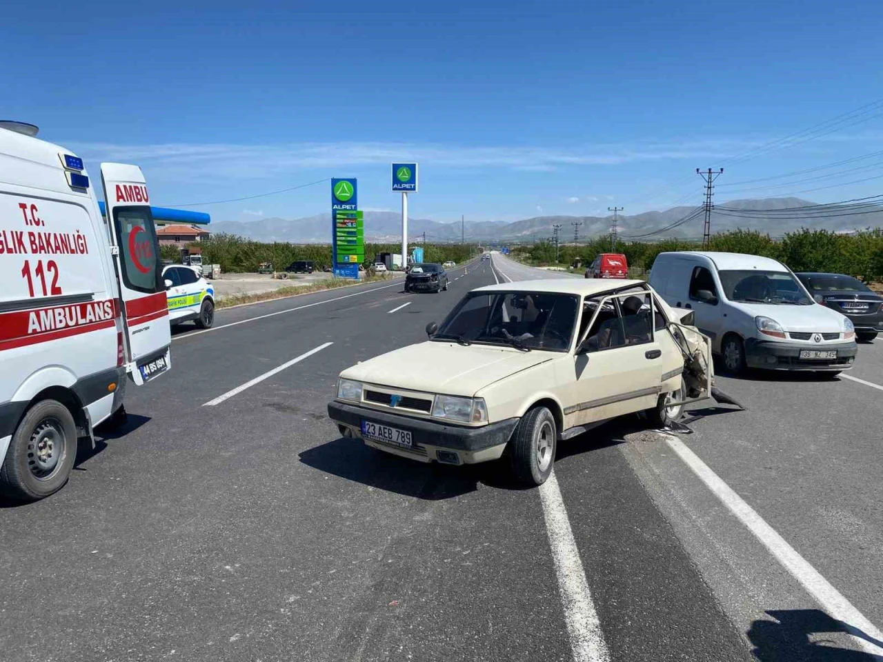 Tofaş ve Otomobil Çarpıştı: 4 yaralı