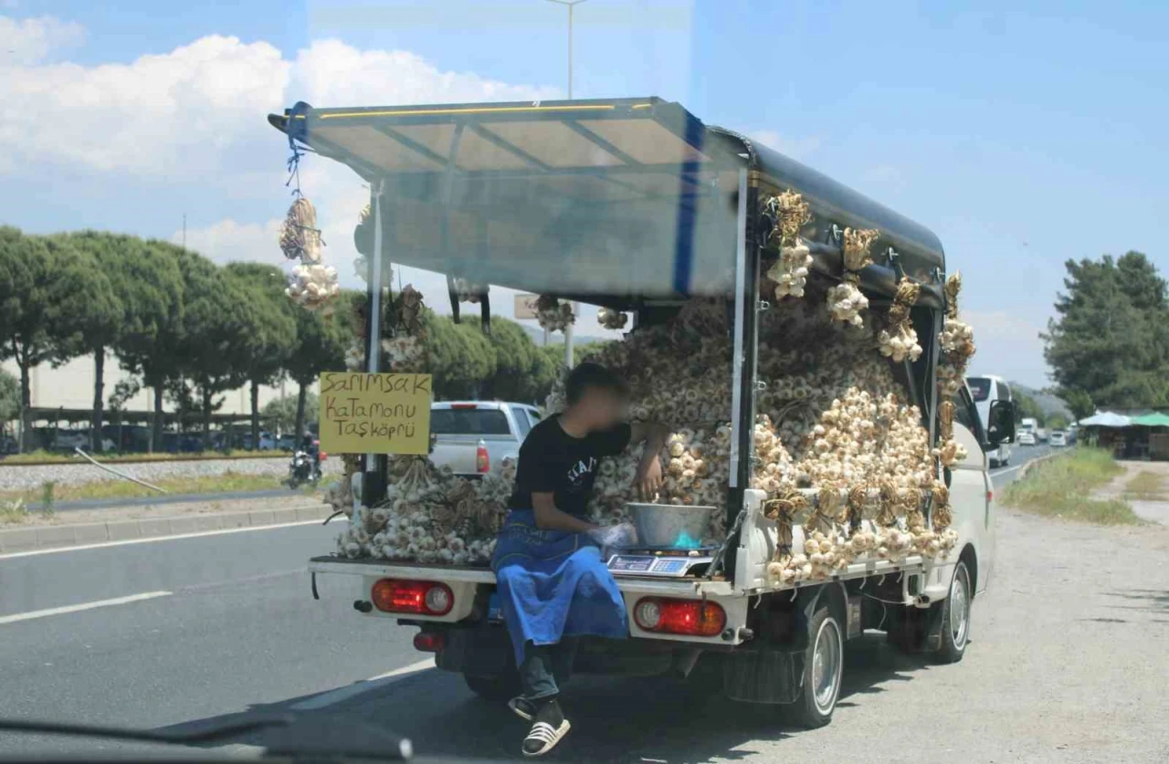 Kamyonet kasasında tehlikeli yolculuk