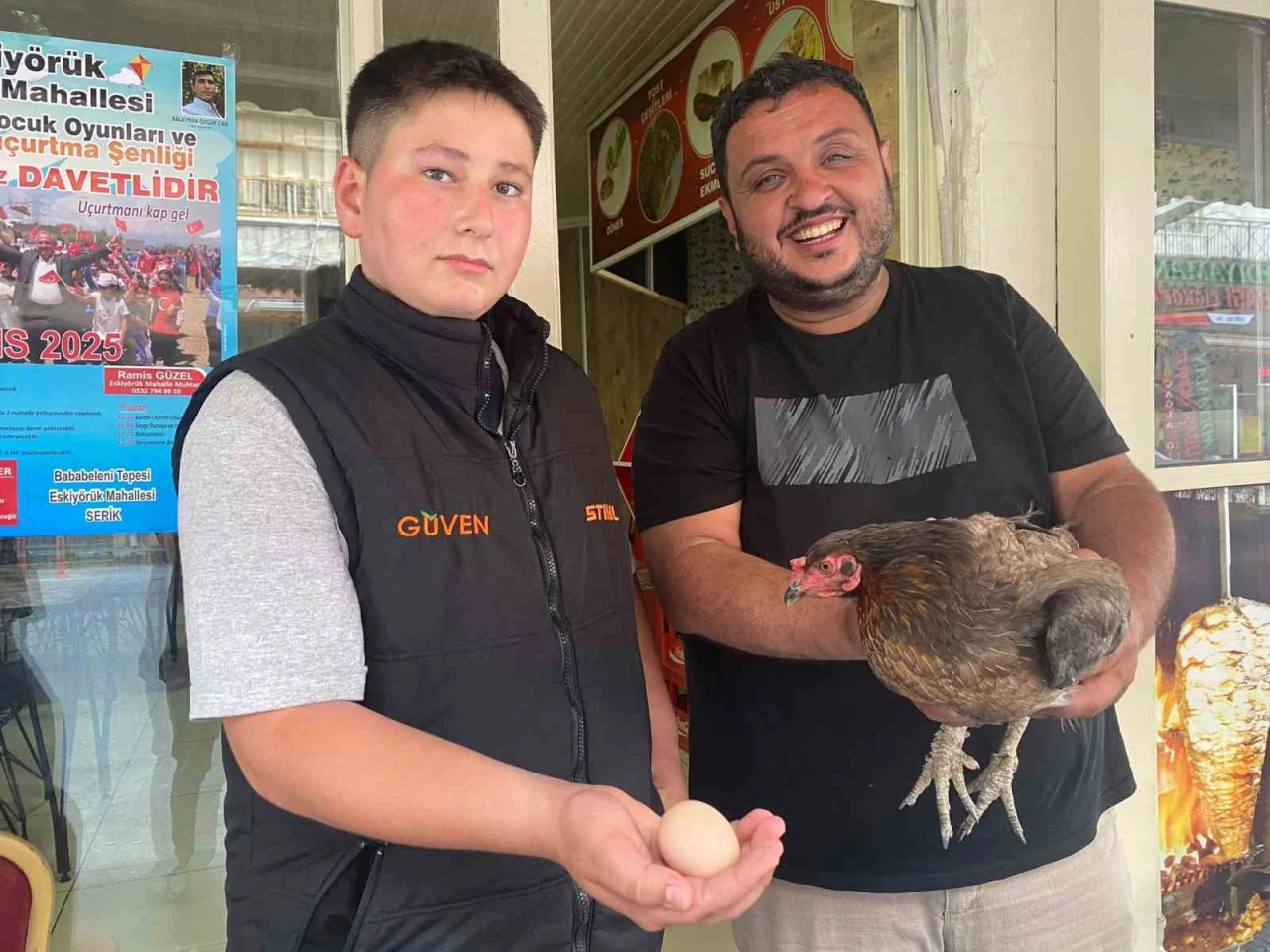Tavuk Dönerciyi Yumurtlamak İçin Seçti