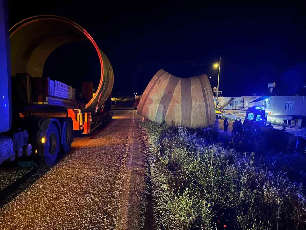 Tır ile Araç Çarpıştı Yaralılar Hastaneye Kaldırıldı