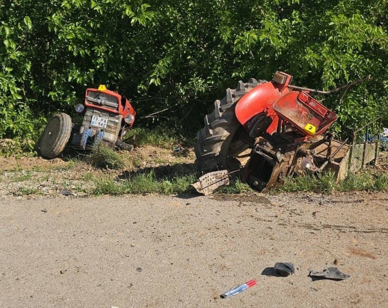 Traktör Çarpma Sonucu İkiye Ayrıldı