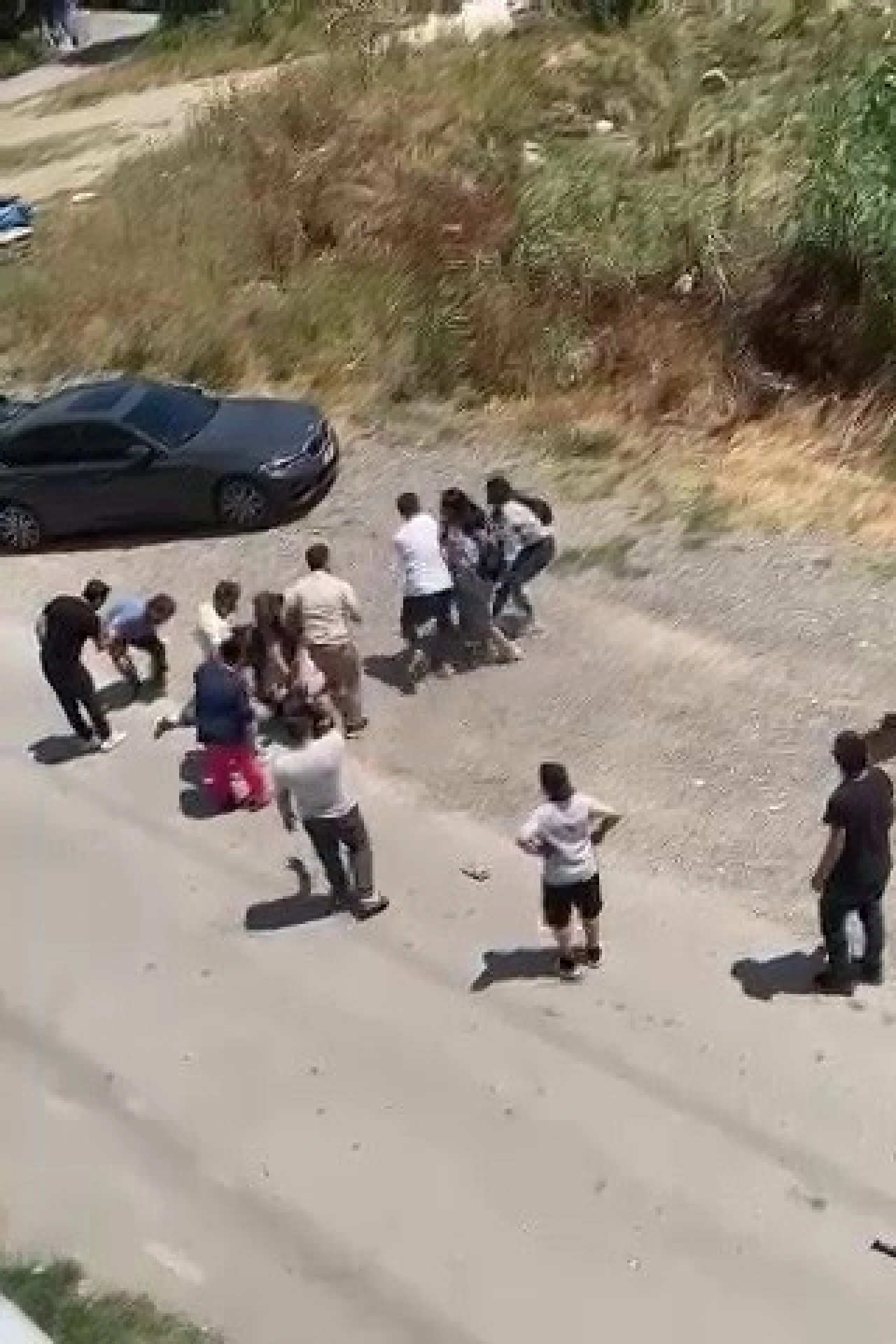 Bursa’da Firari Yakalanırken Arbede Çıktı: Gözaltı Anı Kamerada