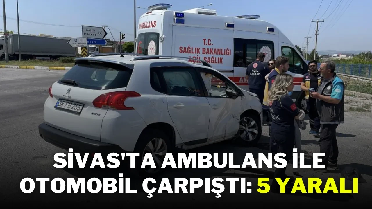 Sivas'ta Ambulans ile Otomobil Çarpıştı: 5 Yaralı