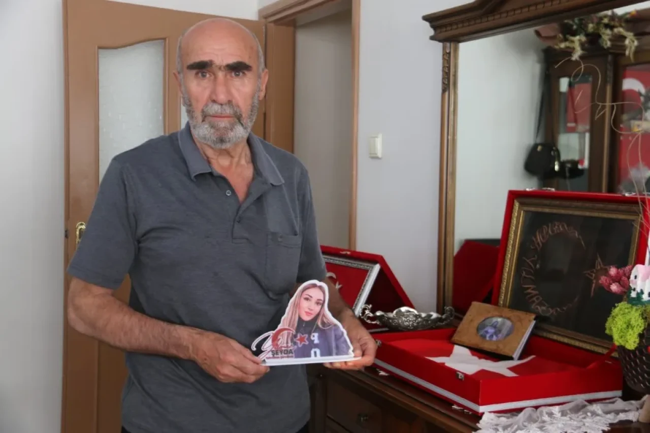 Şehit Şeyda Yılmaz'ın Babası Babalar Gününü Gözyaşlarıyla Geçirdi