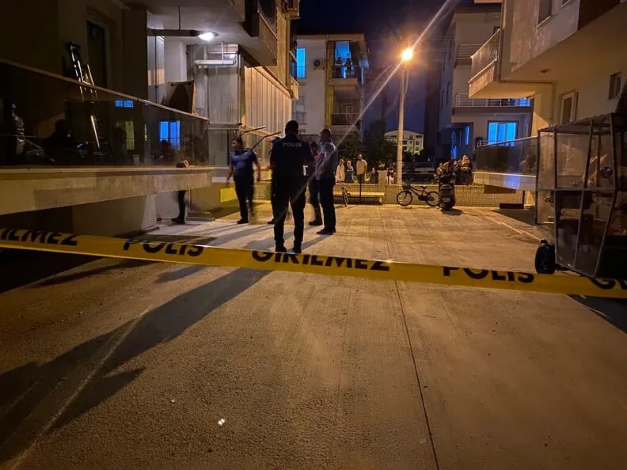 Ev Önünde Tartışma Kanlı Bitti: Kadın Bıçaklanarak Hayatını Kaybetti