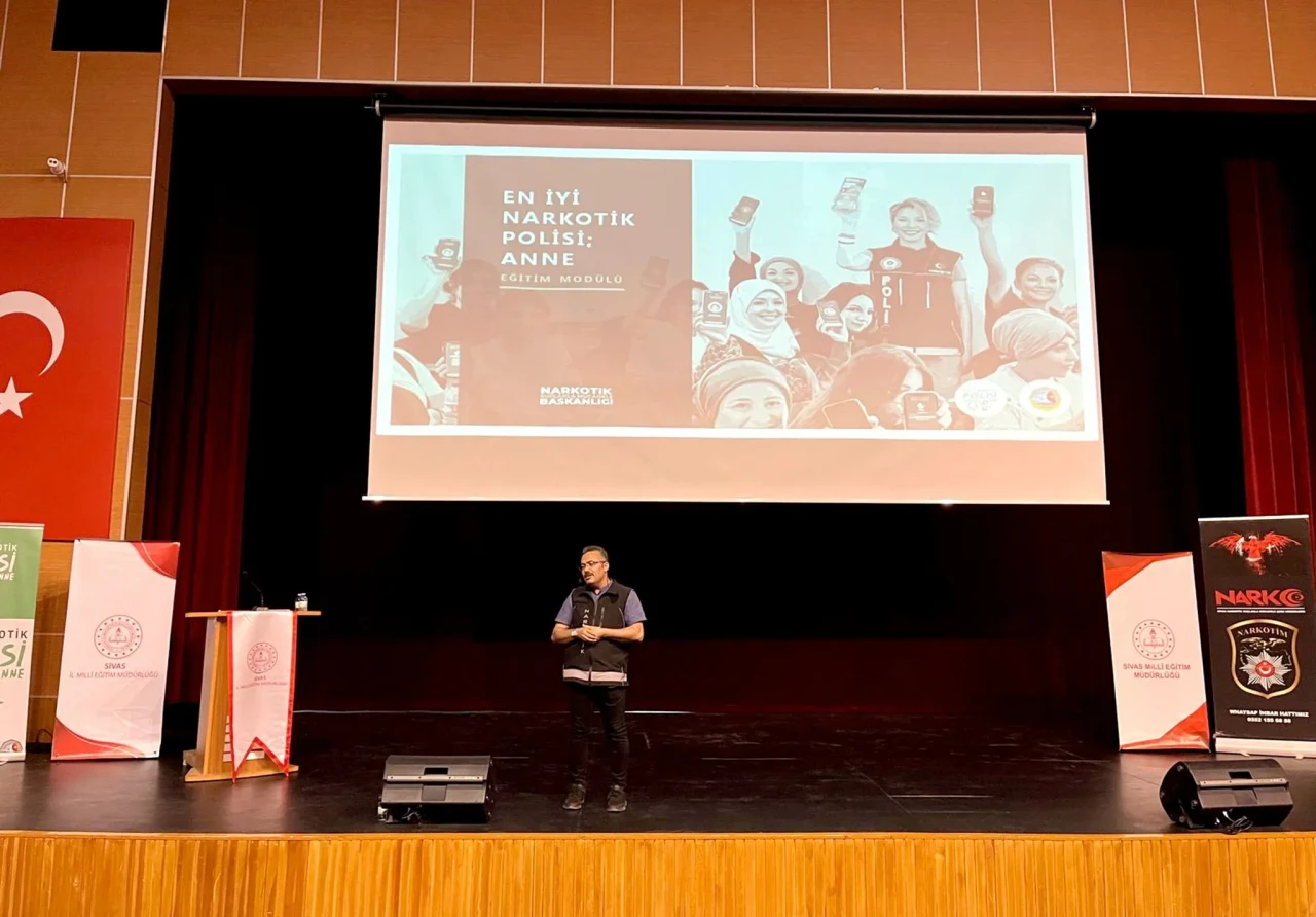 Sivas'ta Velilere Yönelik "Madde Bağımlılığı ile Mücadele" Semineri Düzenlendi