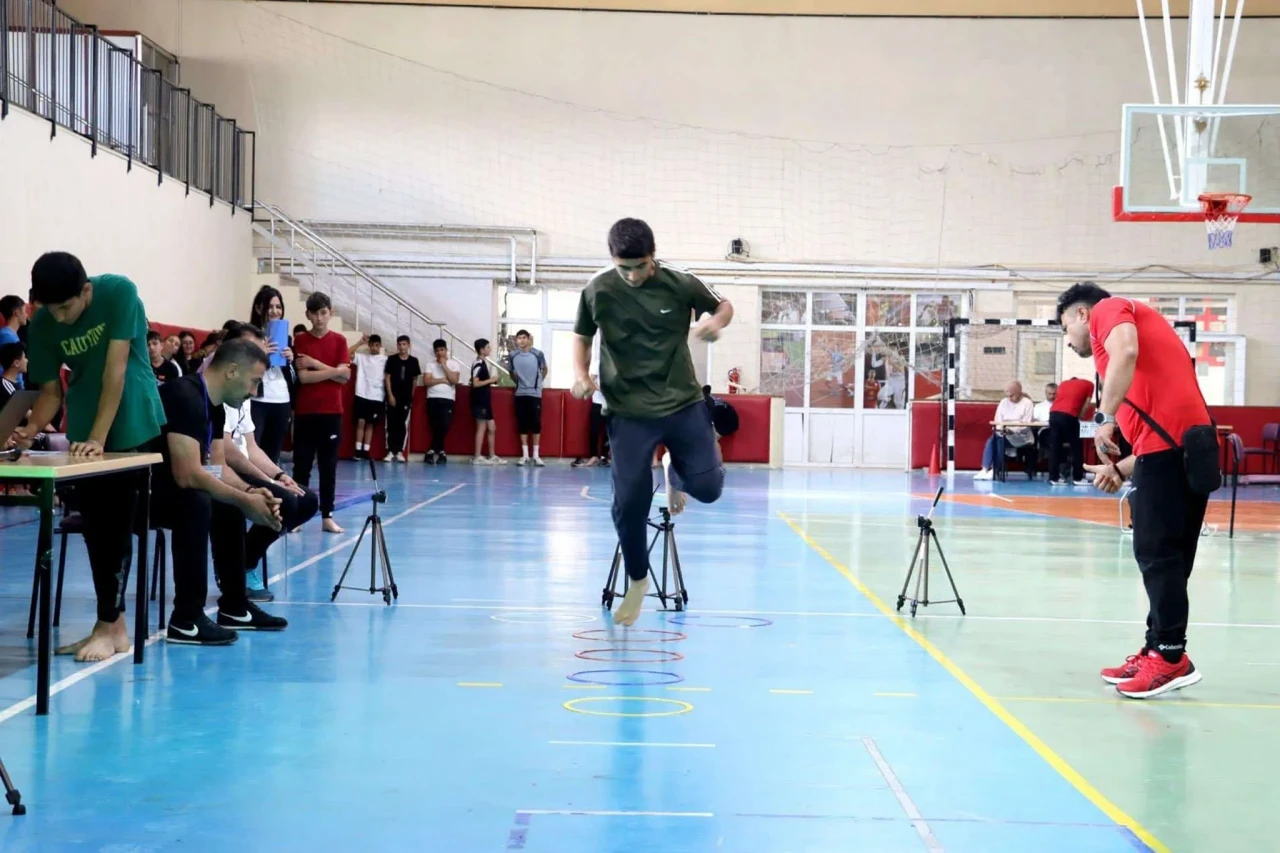 Sivas’ta Ahmet Ayık Spor Ortaokulu Açıldı: Başvurular Başladı!