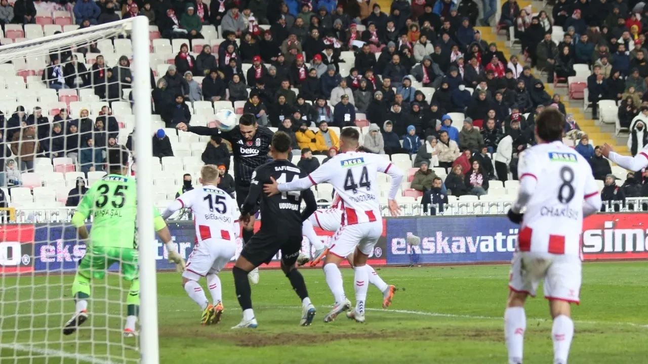 Sivasspor’da Yönetim ve Teknik Kadro Belirsizliği Sürüyor