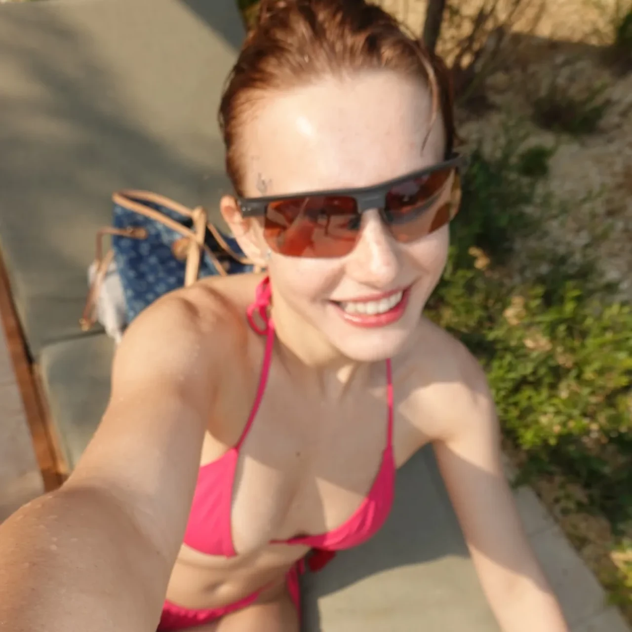 Ahsen Eroğlu Tatil Pozlarıyla Olay Yarattı! Bikinili Kareleri Dudak Uçuklatti!