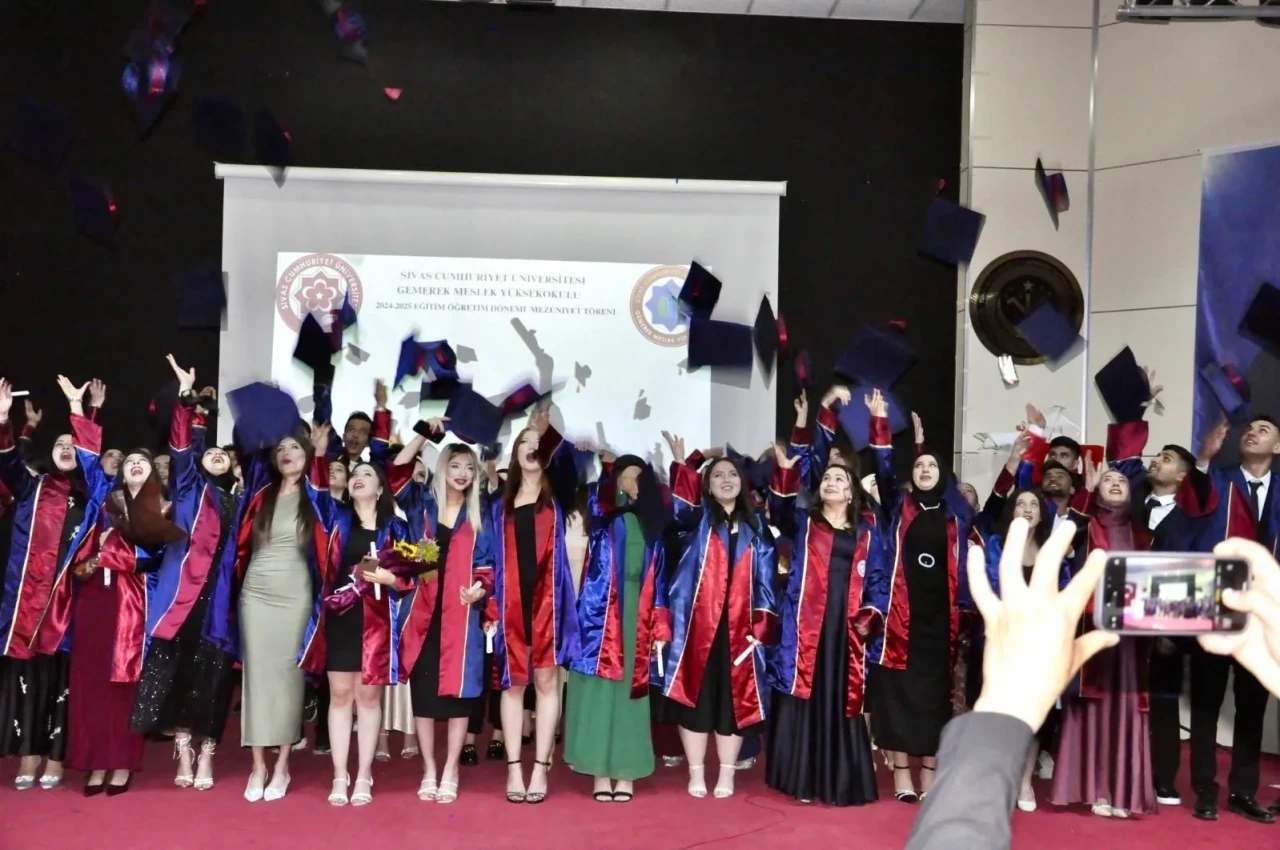 Gemerek MYO’da Mezuniyet Coşkusu