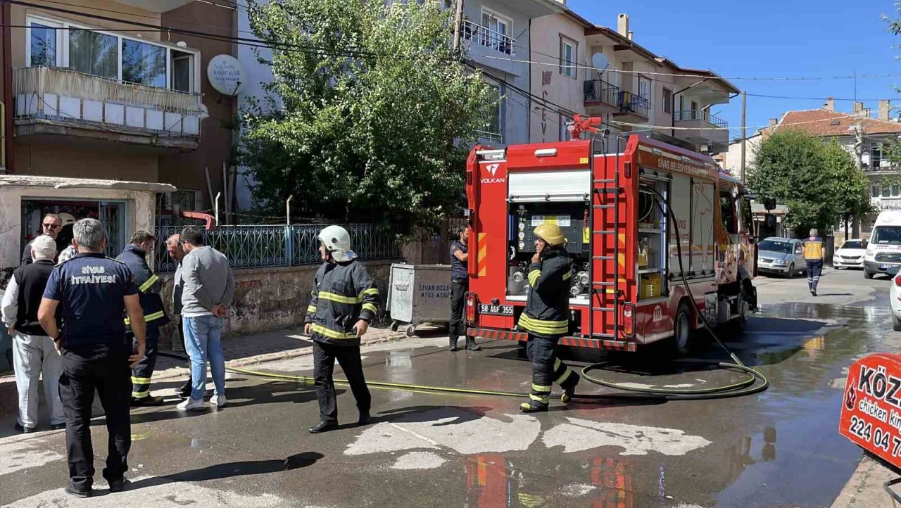 Sivas’ta Apartman Yangını: 5 Kişiye Müdahale